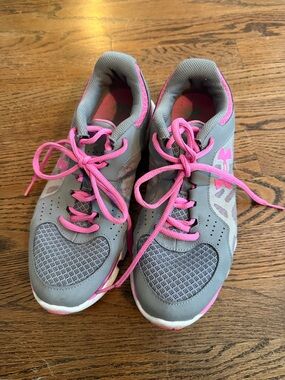 Under Armour ladies Micro G Assert 4 running shoe gray pink color way sz 8.5